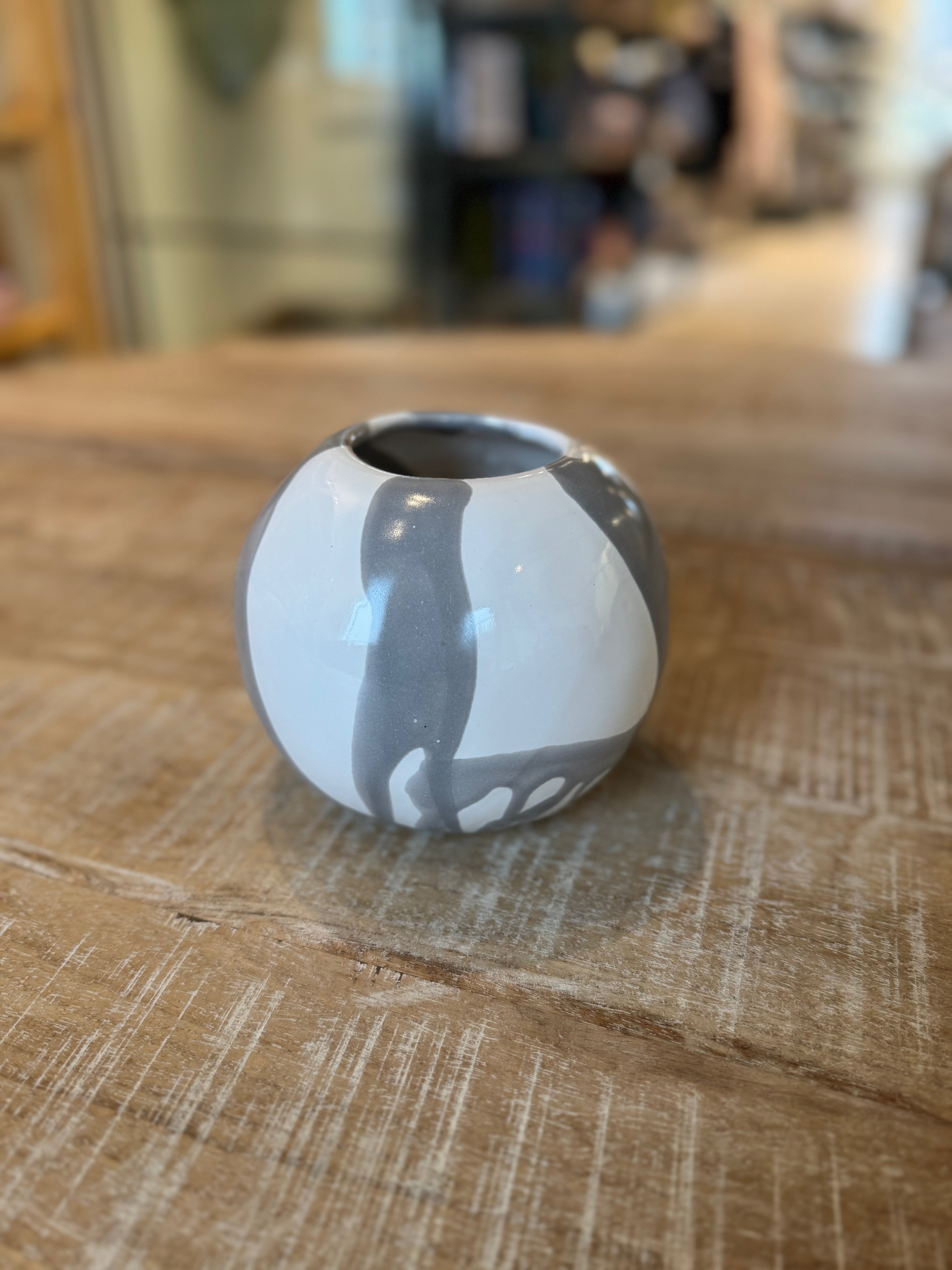 Alex Marshall Small Sphere Vase - Thumbnail 3