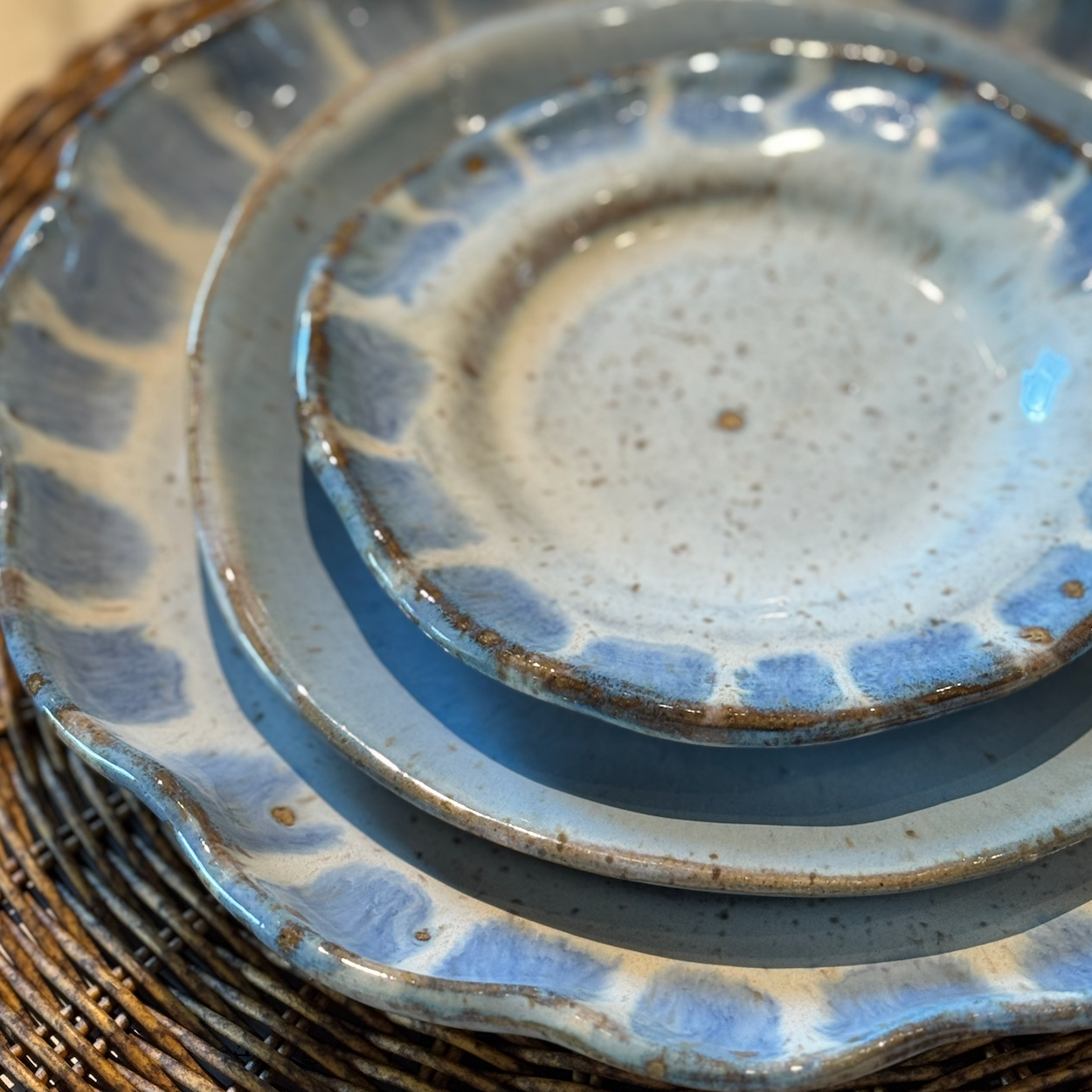 Etta B Rimmed Round Dinner Plate