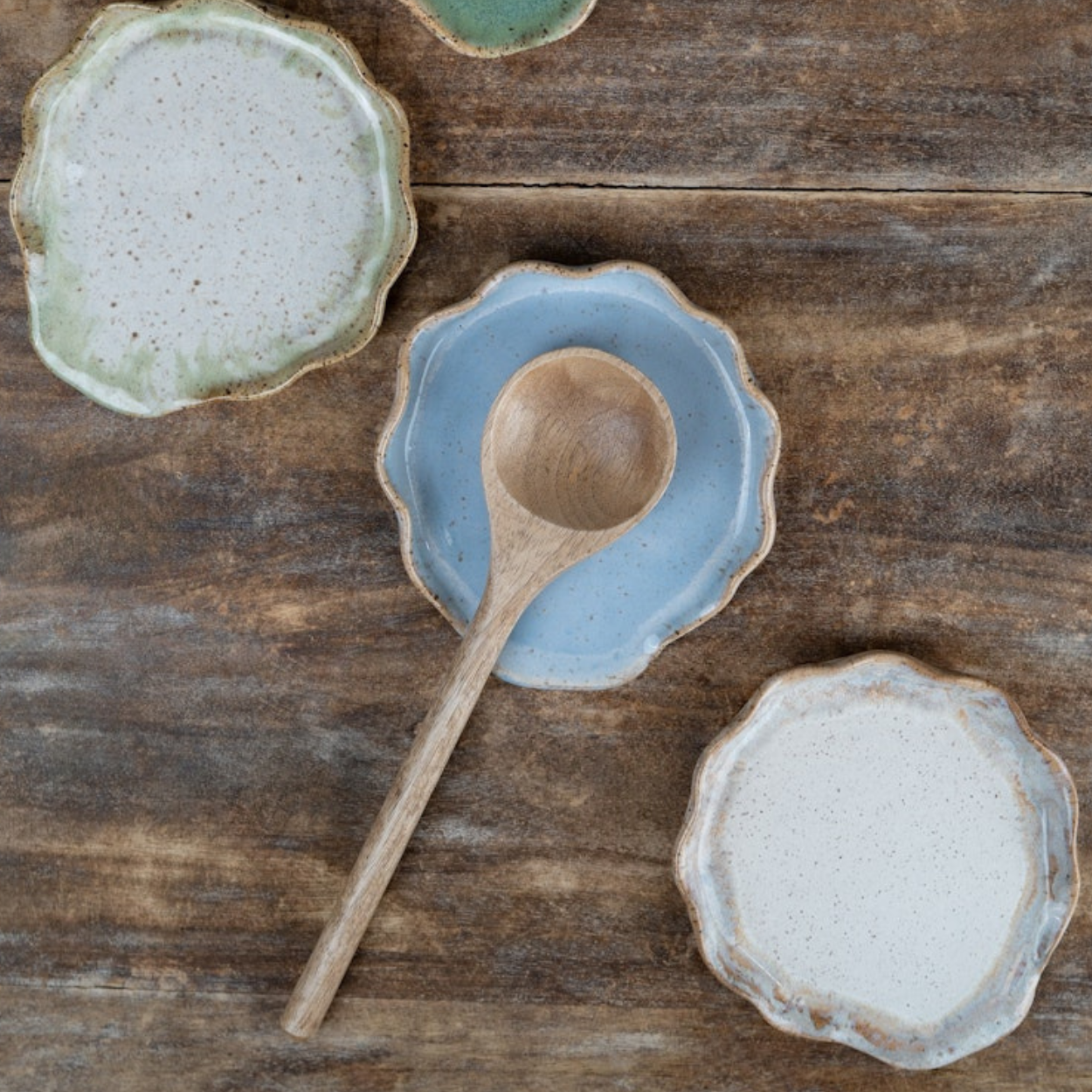 Etta B Ruffled Spoon Rest | Handcrafted Ceramic Kitchen Accent – Chêne ...